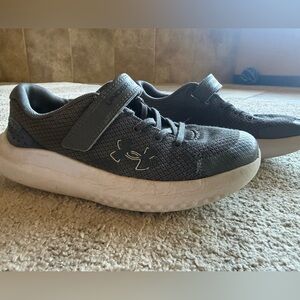 Boys’ Under Armour Surge 4 running shoes size 3
